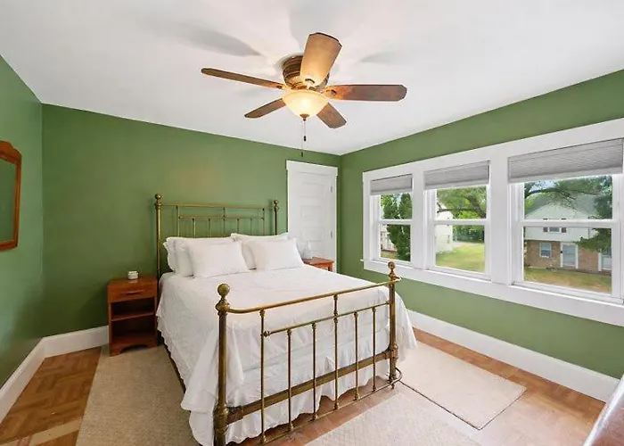 Classic Charm On Ashland - For 8 *